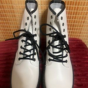 Dr Marten Boots